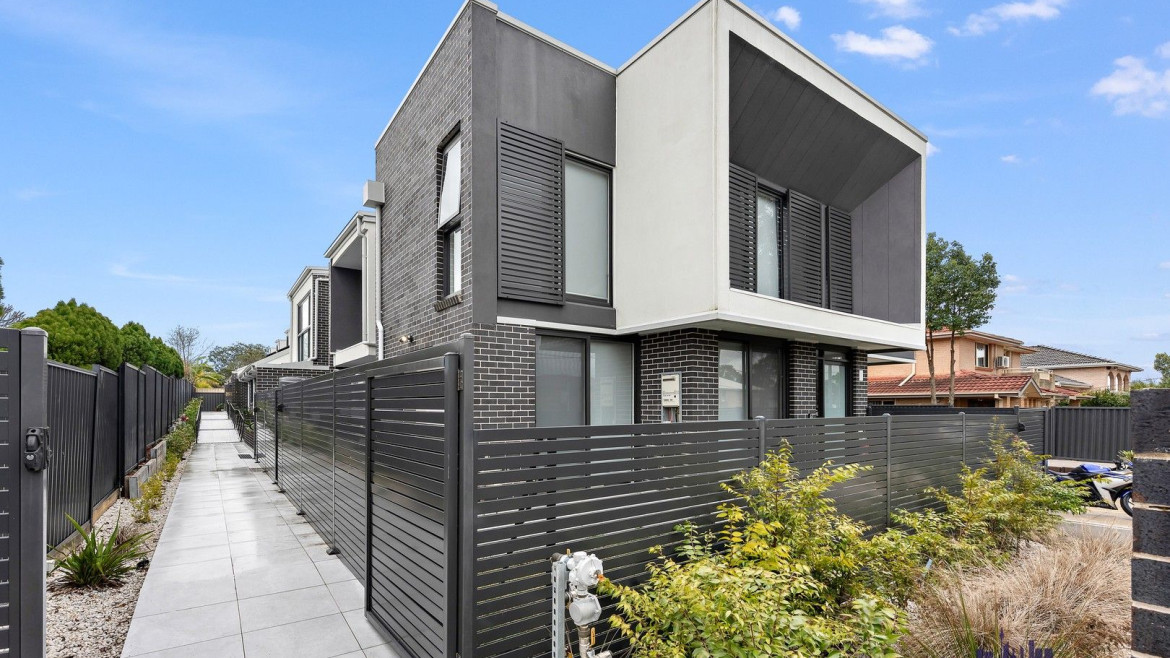 18 Carinya Road, Girraween NSW 2145