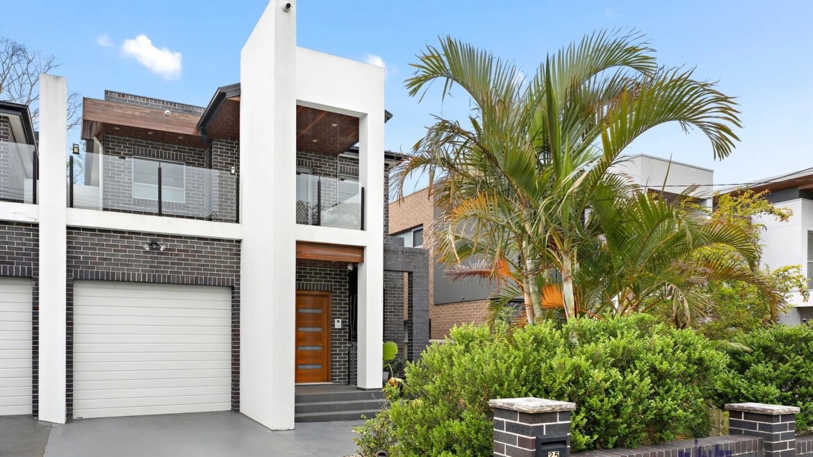 25 Chaseling Street, Greenacre NSW 2190